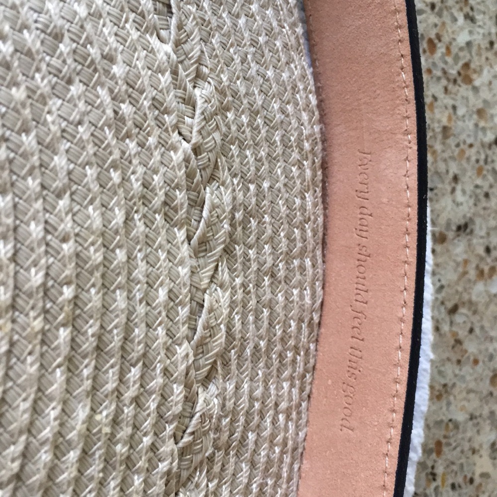 Vineyard Vines leather belt - Picture 2 of 6